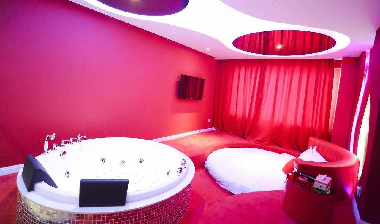 Swan'S Love Theme Hotel 싼야 3*,  중국