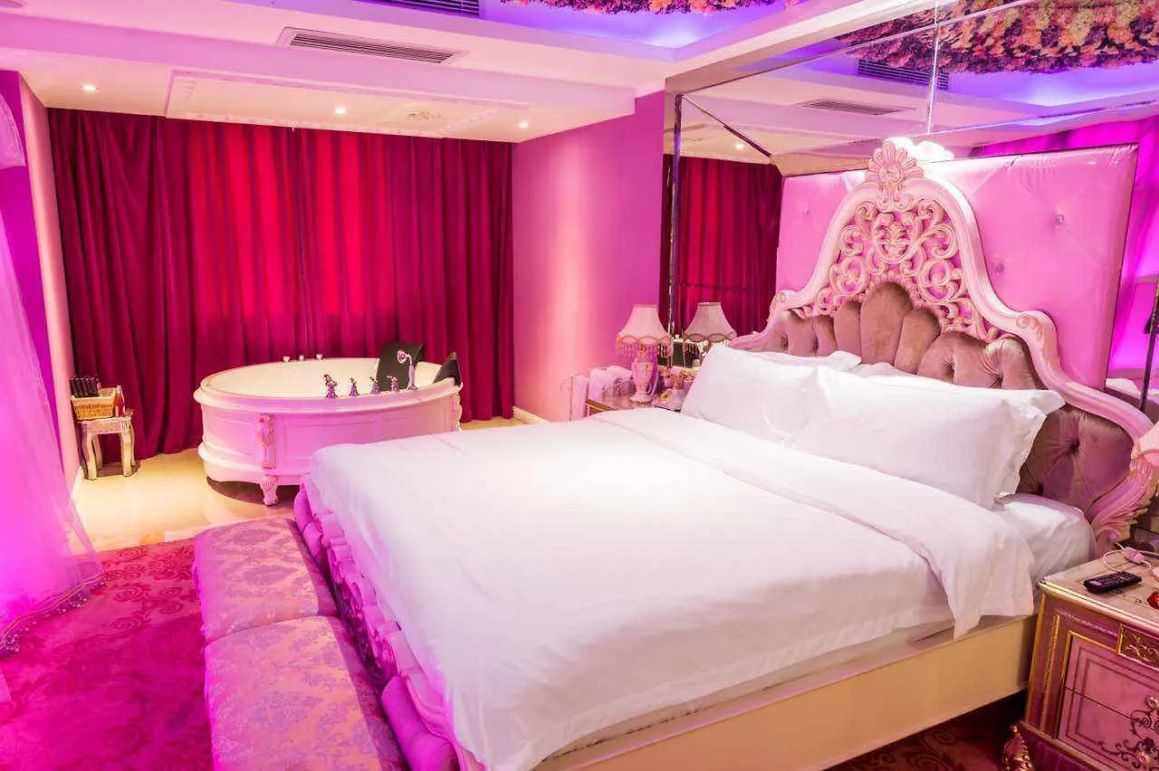Swan'S Love Theme Hotel 싼야 3*,  중국