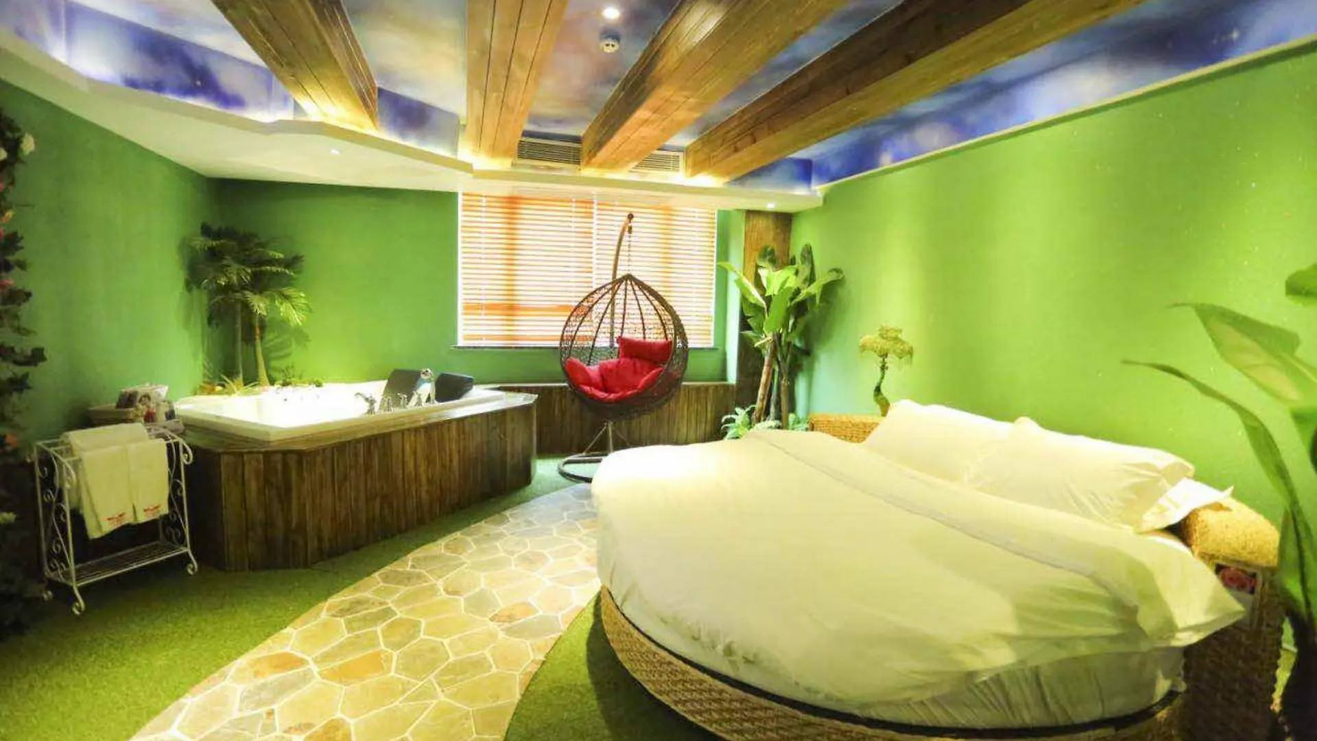 Swan'S Love Theme Hotel 싼야 3*,  중국